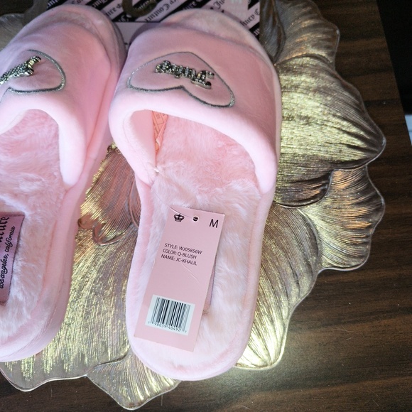NEW Juicy Couture Pink Fuzzy Slide Slippers Juicy Rhinestone Logo Sz M 6.5-7.5 - Picture 2 of 5